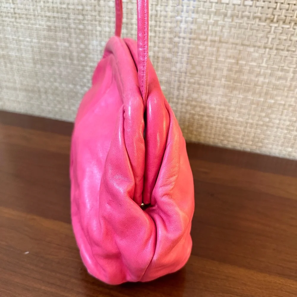 SOLD 🌟4xHP🌟VTG 1980s Pink Leather Shoulder Bag w/ Button Accent by Margolm USA - Picture 6 of 16